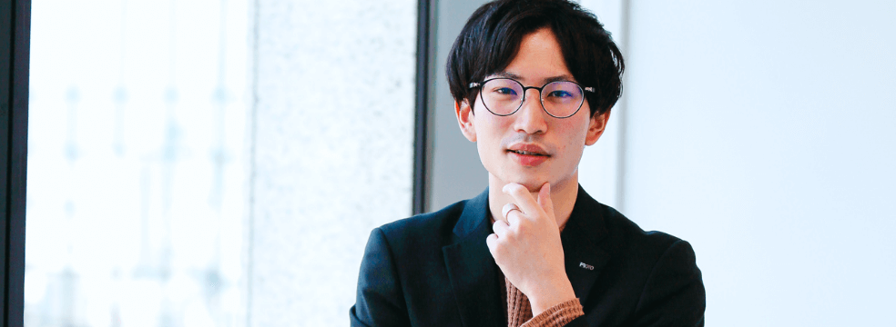スーツを着る職場はイヤだ、を貫いて、残ったのがプロトでした。