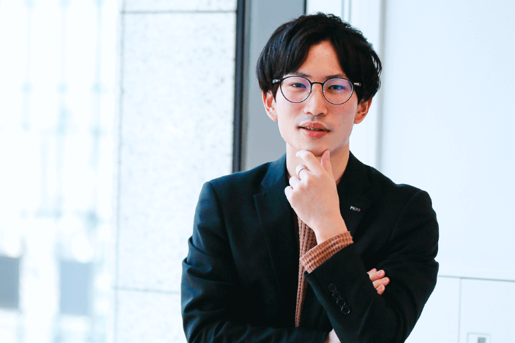 スーツを着る職場はイヤだ、を貫いて、残ったのがプロトでした。